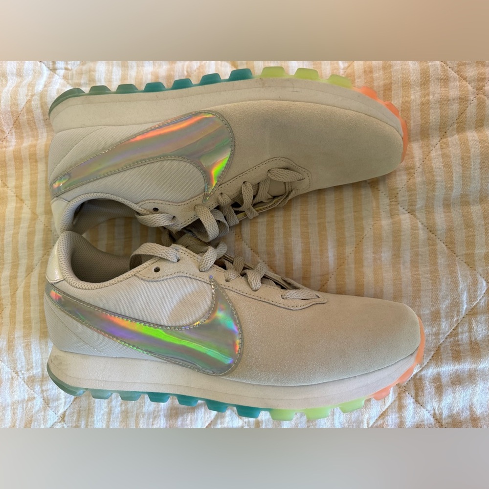 NIKE | Pre-Love XO Rainbow 🌈 A03166-100 Size 8 EUC